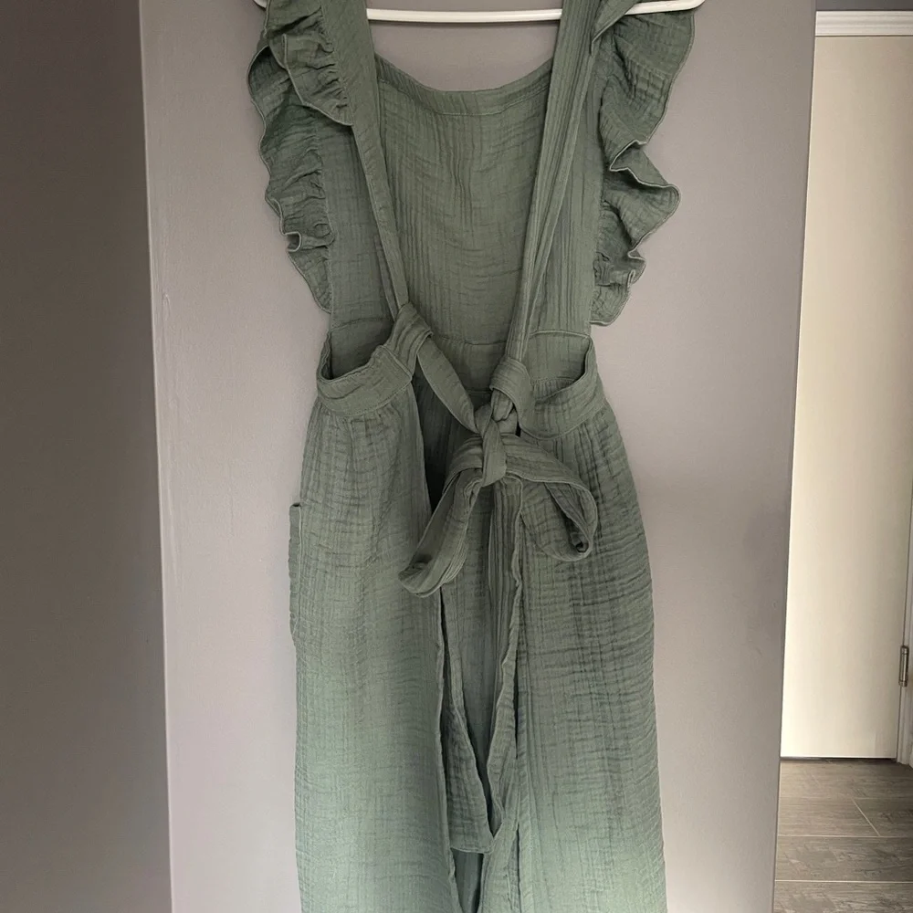 Green Ruffle Apron - Picture 3 of 4